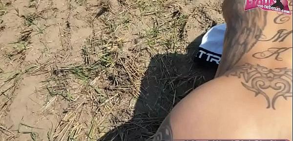  Deutsche Amateur Freundinnen machen einen Outdoor Dreier mit anal FFM